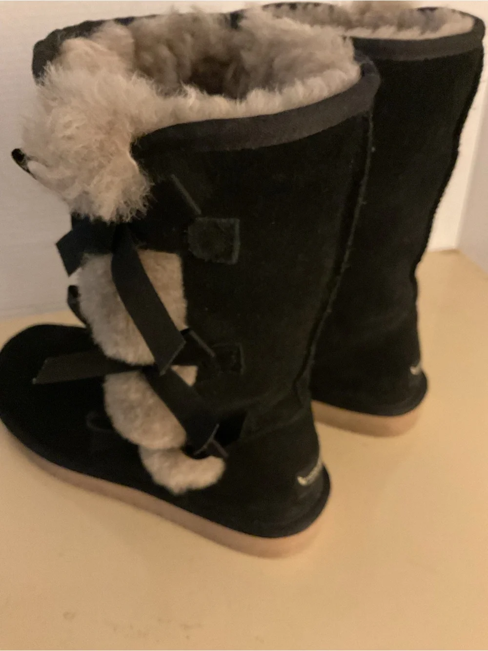 Koolaburra by Ugg women black suede sheepskin Victoria boots US 10